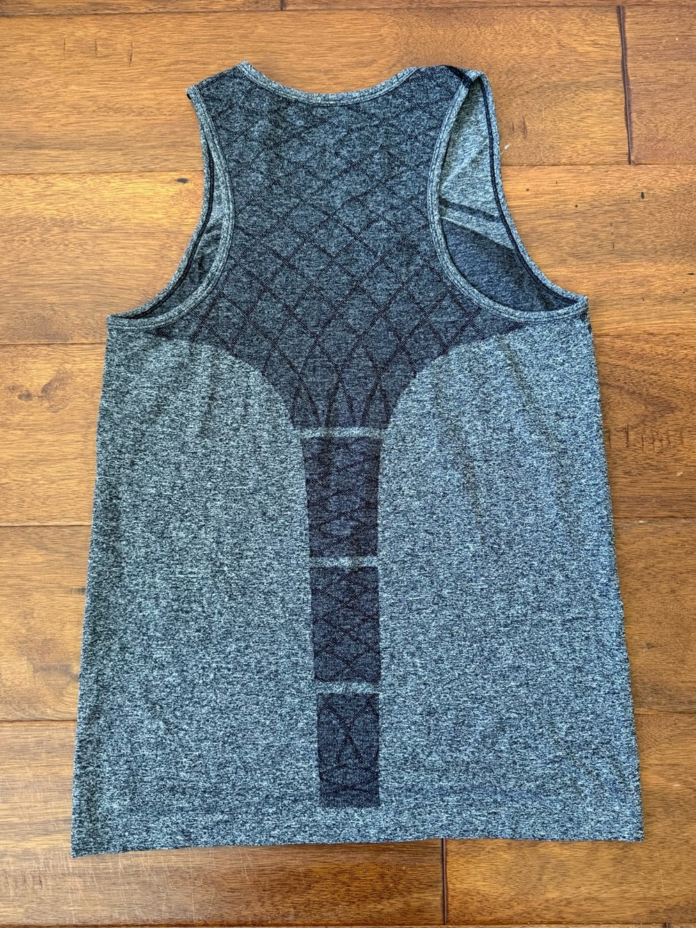 Gymshark Gray Seamless Performance Men’s Tank Top - Picture 2 of 2